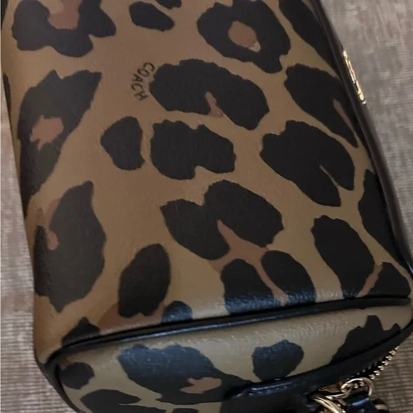 NWT! Coach leopard reversible city tote with matching leopard Crossbody handbag. - Picture 6 of 10